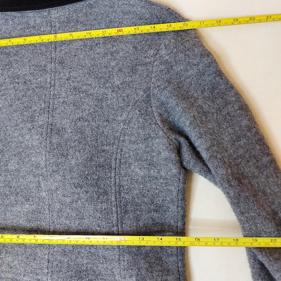 Elegant 100% Grey Wool Jacket Size Small - Picture 6 of 13